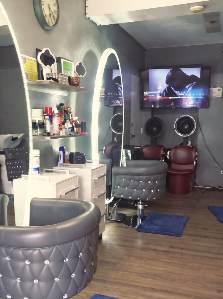 Omega Dolls Salon
